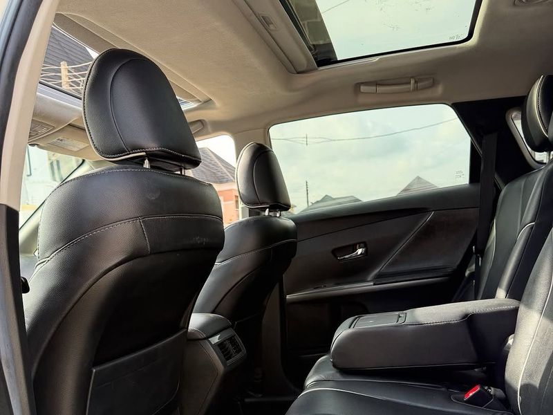Thumbnail 2 of 2015 Toyota Venza LE